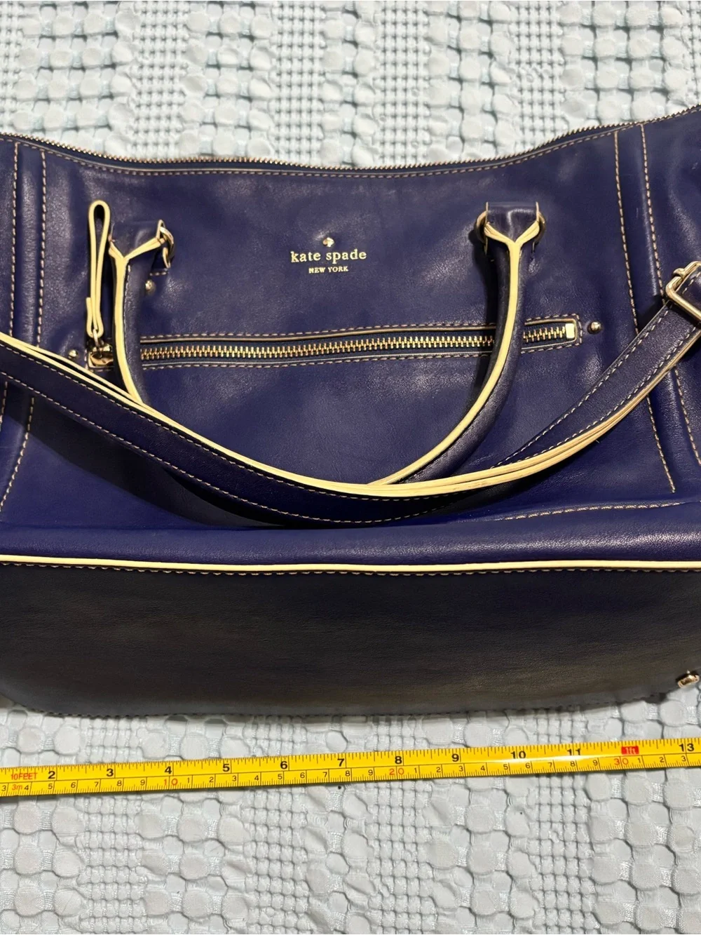 Kate Spade handbag/shoulder bag is a great accessory fun or professional use.